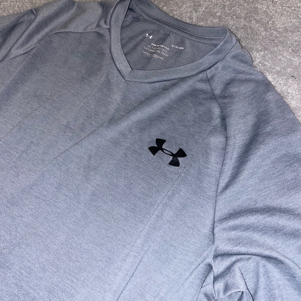 Men’s Under Armour shirt small